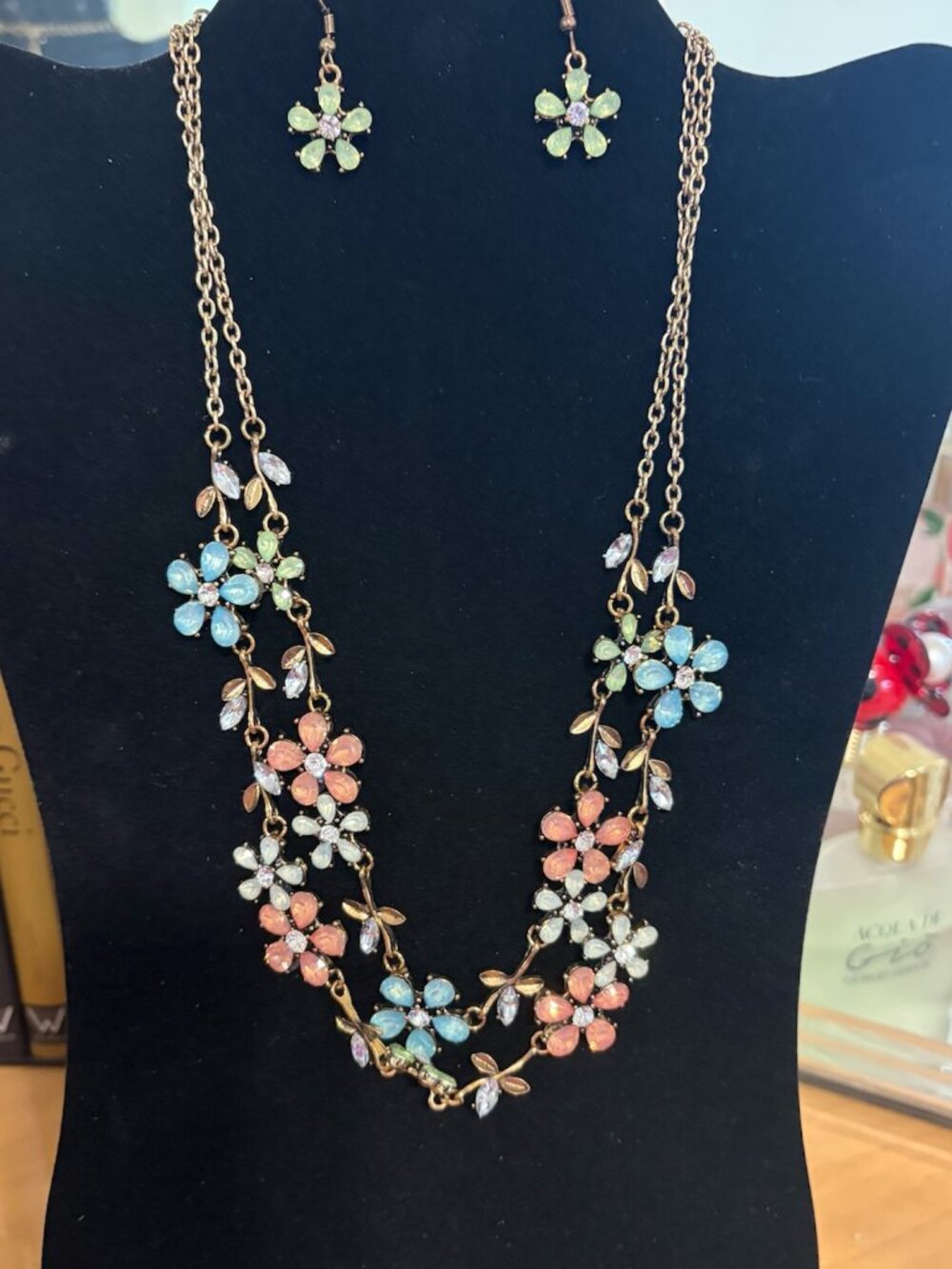 NECKLACE AND EARRING SET - LOVELY FLORAL DESIGN WITH MULTICOLOR STONES